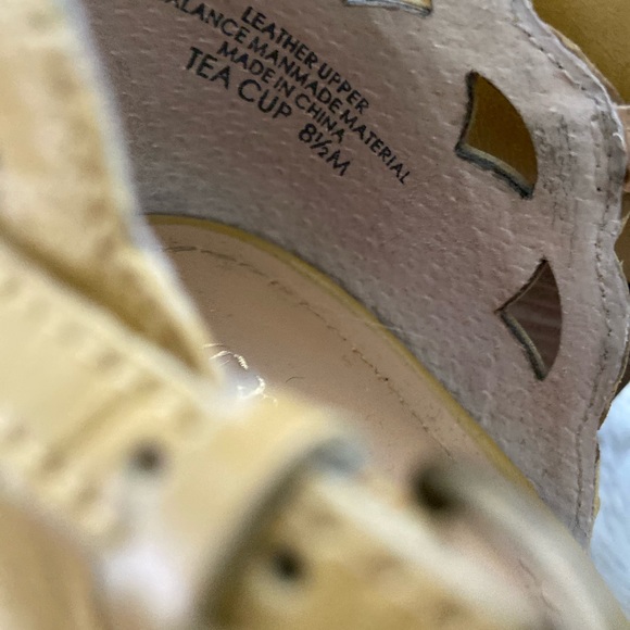 Crown Vintage Mary jane’s in yellow - Picture 3 of 3